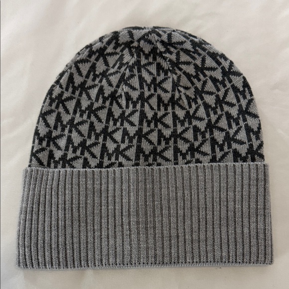 Michael Kors Knit Hat Scarf Gloves Set Gray Logo Winter - Picture 2 of 4